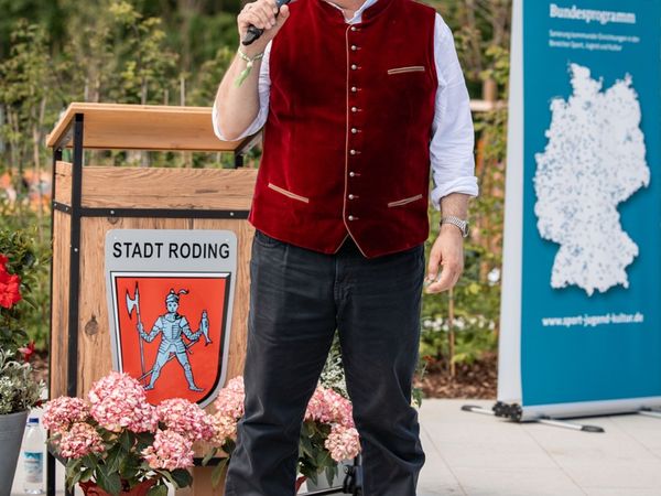 Hohe Gäste aus der Politik sind ebenfalls zu Gast